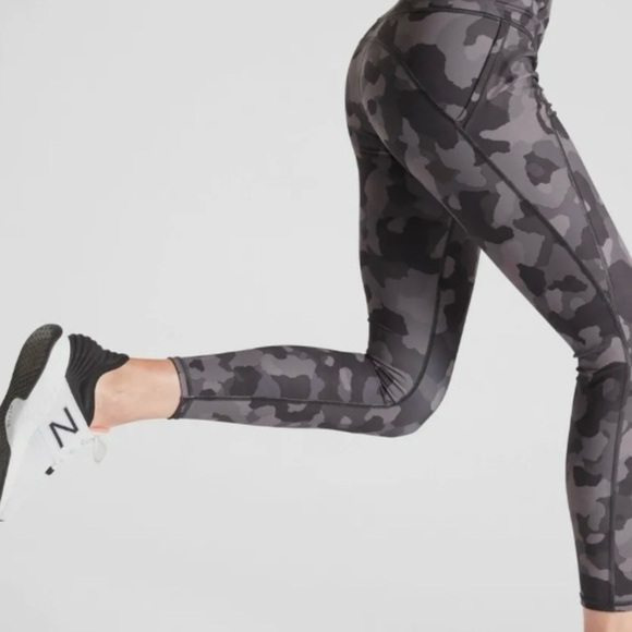 ATHLETA Lightning Camo 7/8 Tight in SuperSonic - Picture 4 of 8